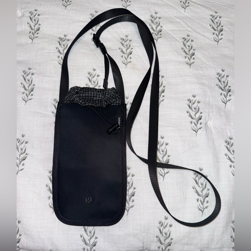 Lululemon Phone carrying pouch